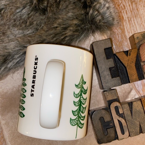 🆕🎄☕️🧜‍♀️STARBUCKS 12 oz. 2015 Christmas Tree🎄 Ceramic Coffee Mug - Picture 3 of 8